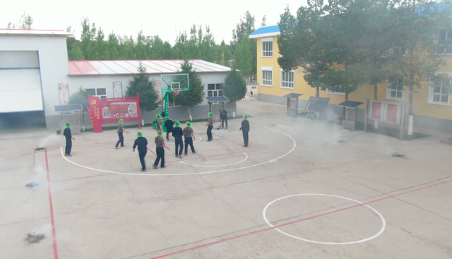 駐守蚊蟲(chóng)王國的軍營(yíng)使用太陽(yáng)能滅蚊燈